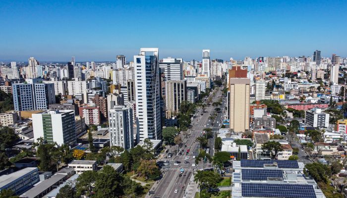  Paraná tem 8 cidades entre as 100 maiores economias do Brasil; 353 municípios tiveram aumento do PIB